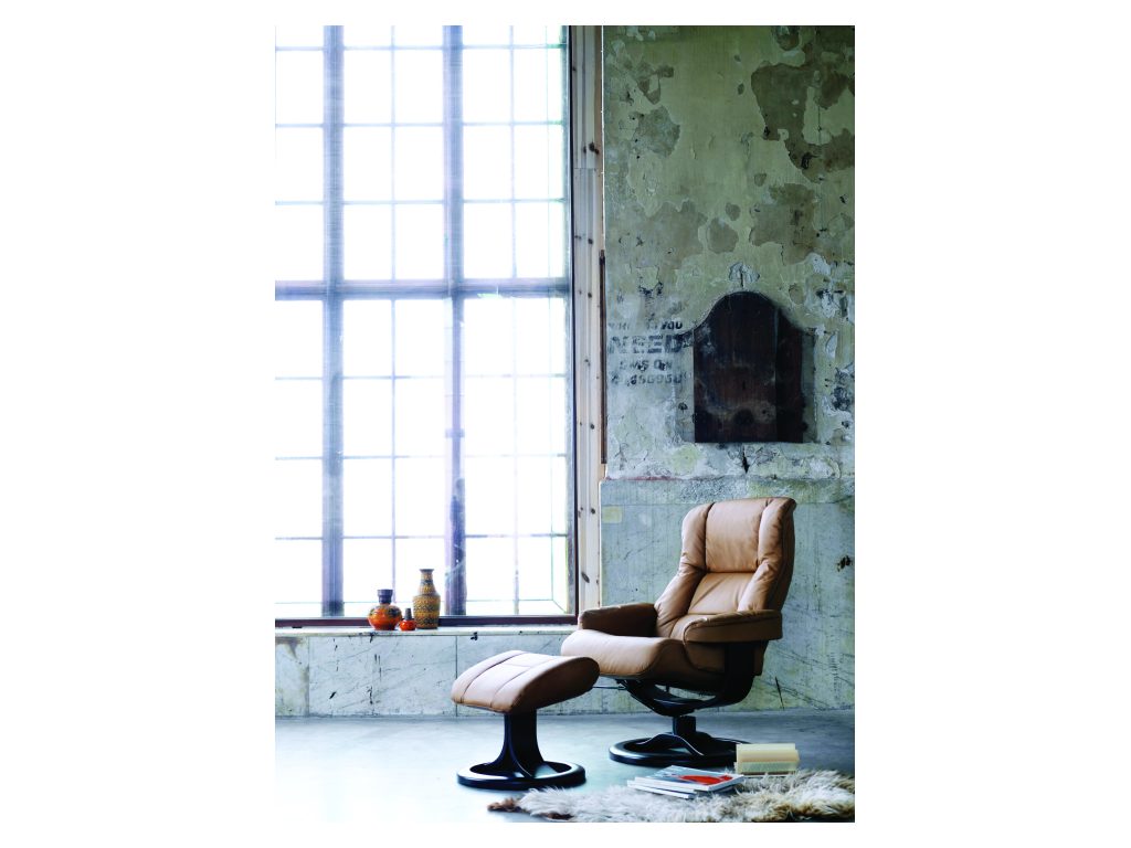 Loen Swivel Chair