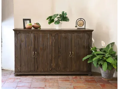 4 Doors Console