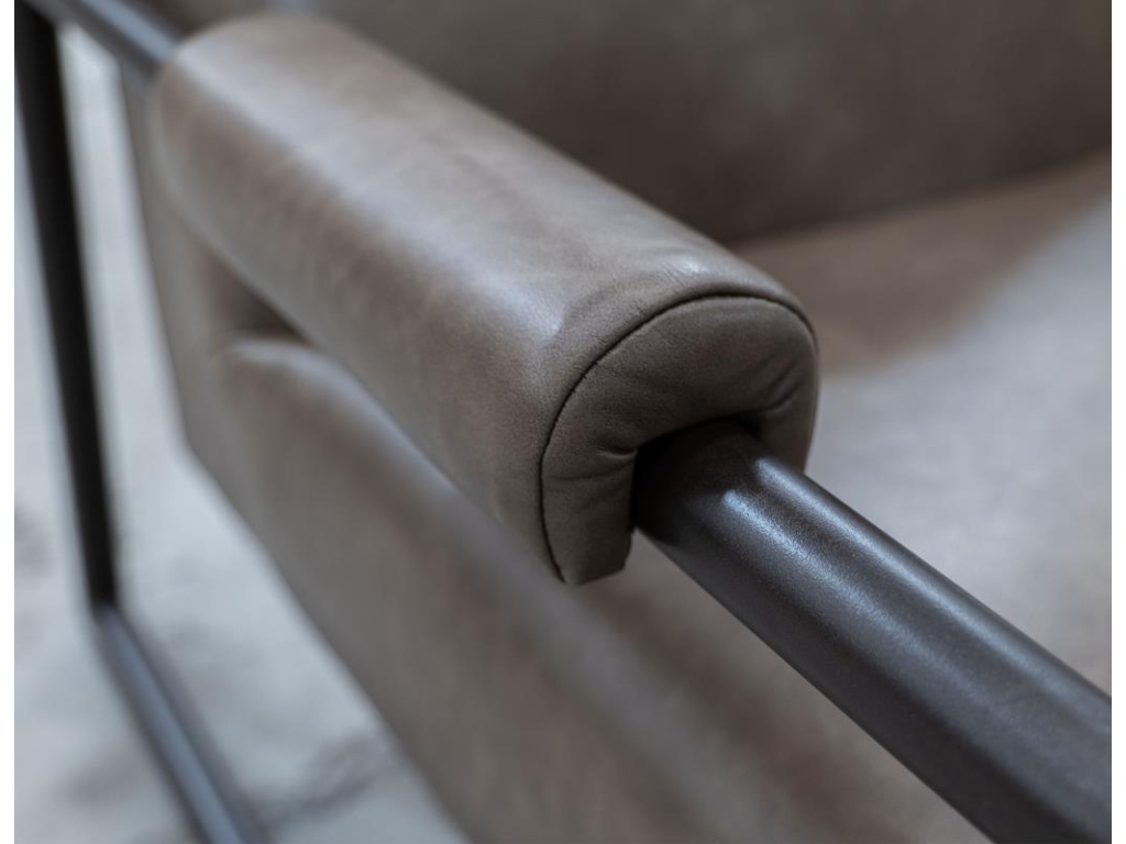 Armchair - image 2