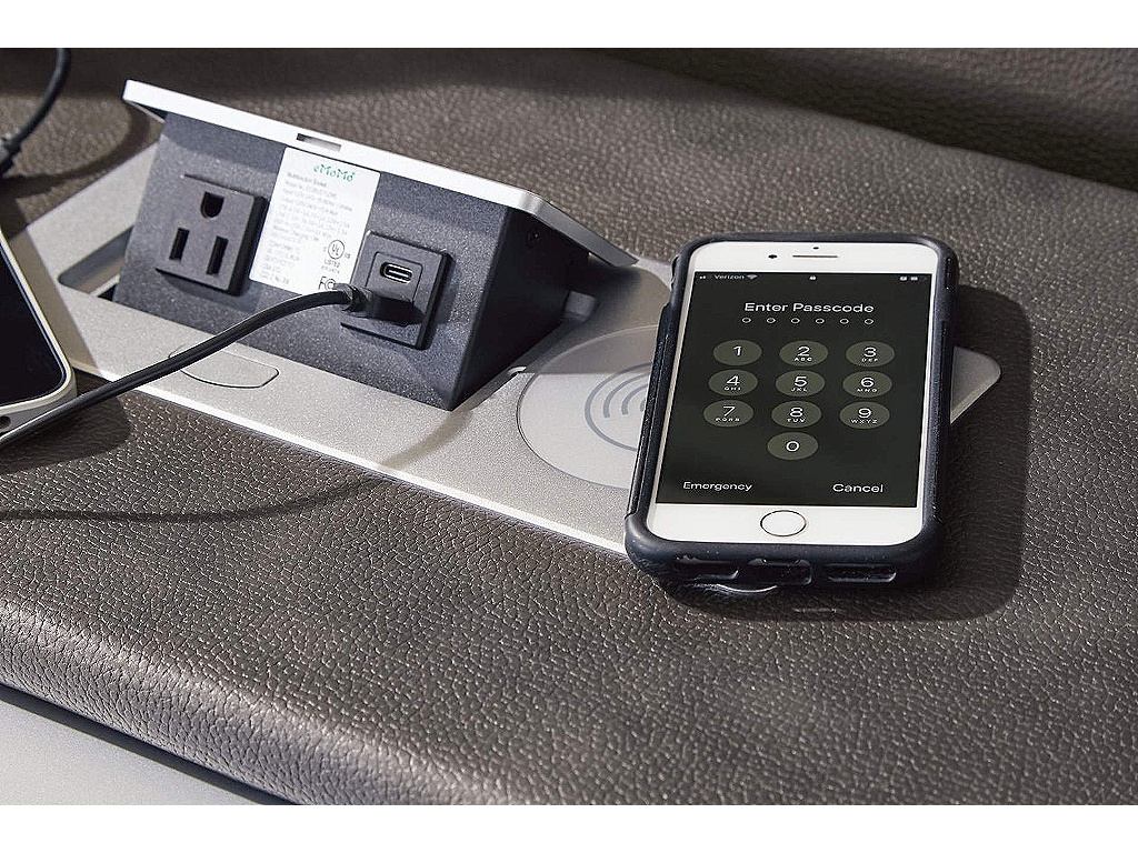 Fyne-Dyme Power Recliner - image 10