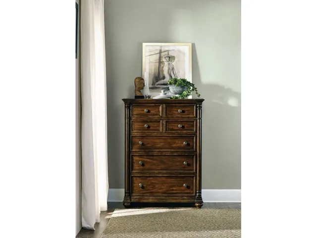 Leesburg Chest