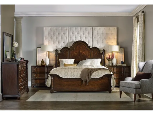 Leesburg Queen Poster Bed