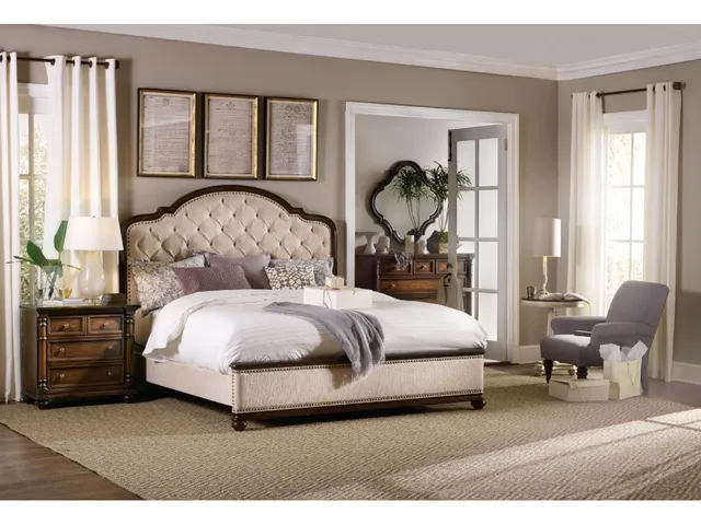 Leesburg Queen Upholstered Bed - Alternative View