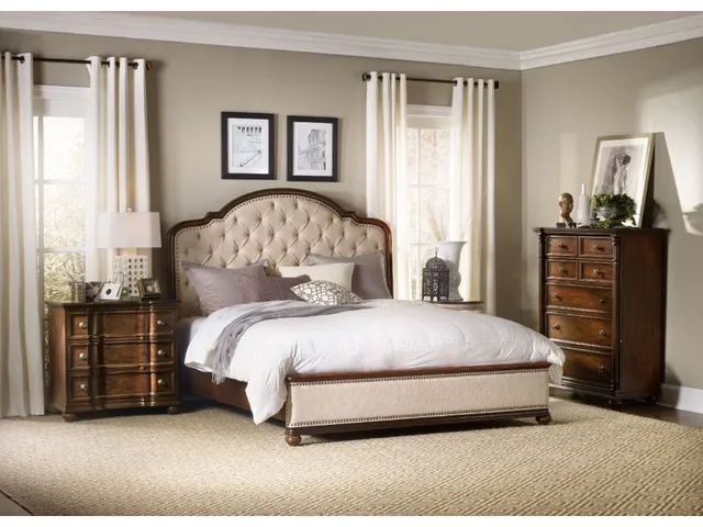 Leesburg Queen Upholstered Bed with Wood Rails - Alternative View