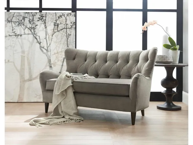 Houlihan Settee - Alternative View