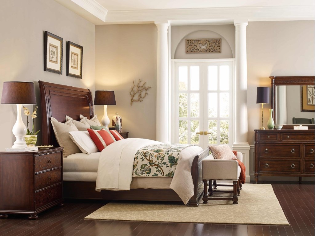Charleston Queen Sleigh Bed - image 3