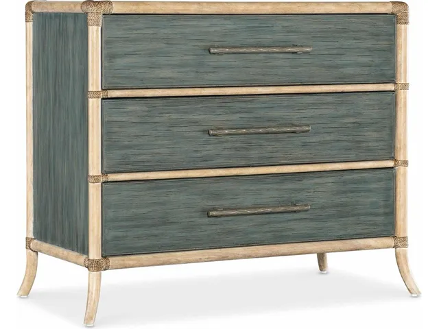 Retreat Pole Rattan Chest