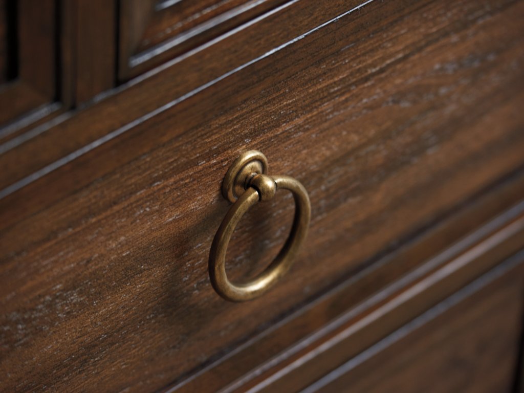 Crosby Gentlemans Chest - image 3