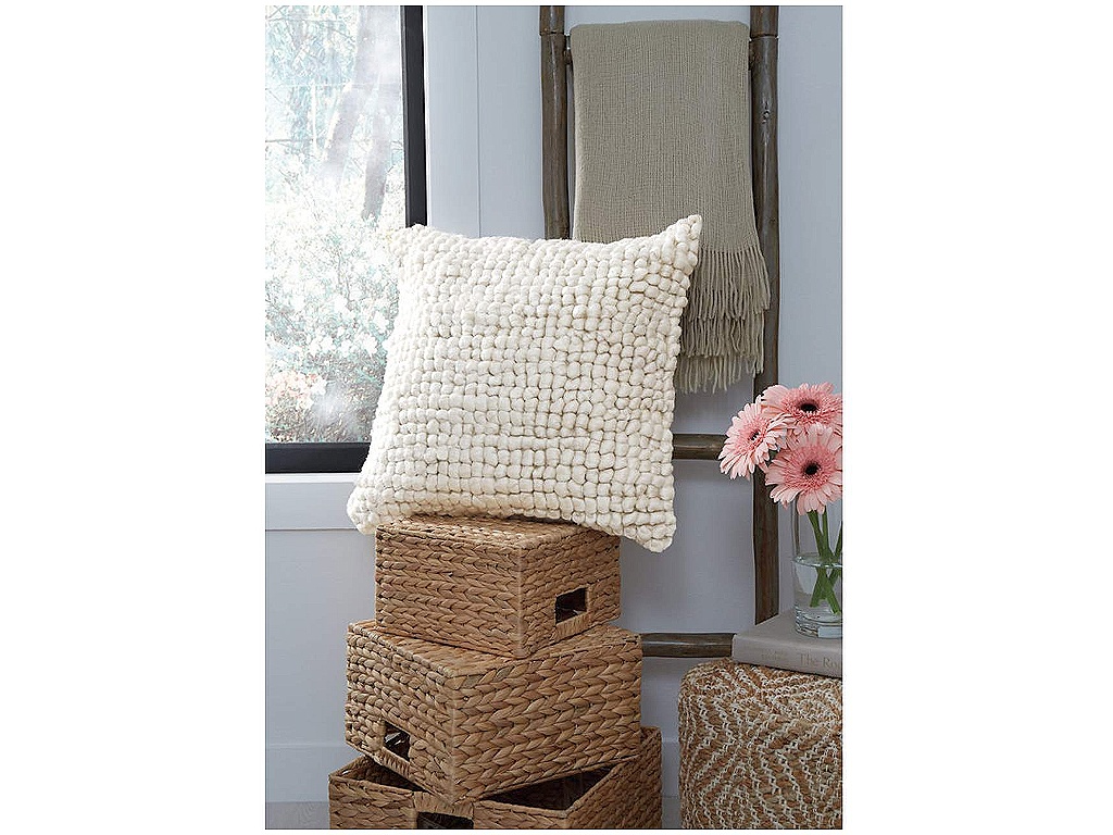 Aavie Pillow - image 1