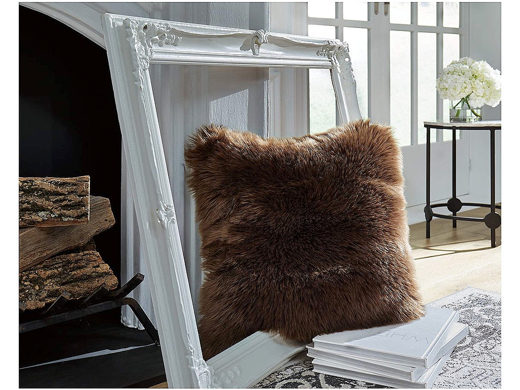 Bellethrone Pillow (Set of 4) - image 1