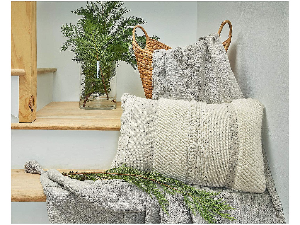 Standon Pillow - image 1