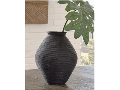 Hannela Vase - Alternative View