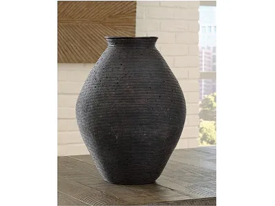 Hannela Vase