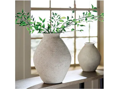 Hannela Vase