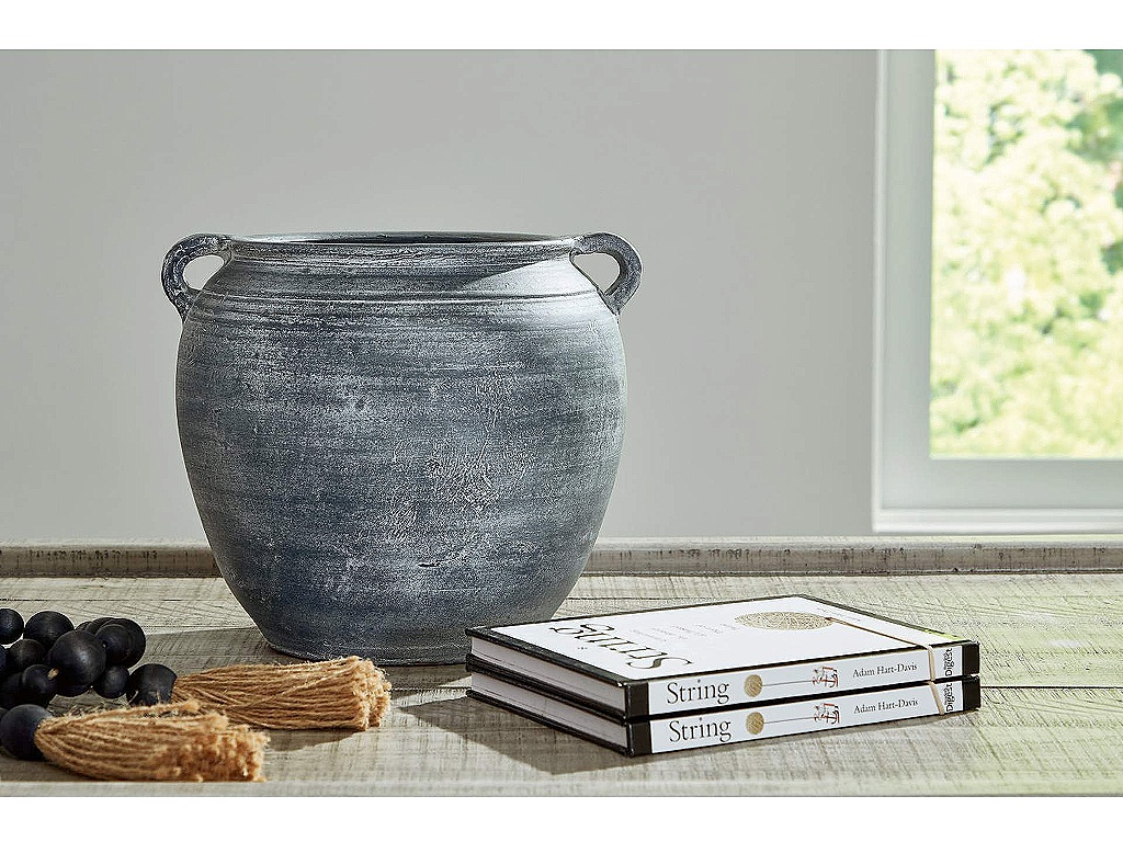 Meadie Vase - image 1