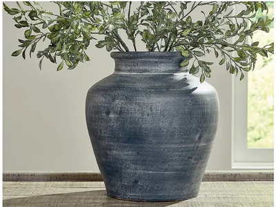 Meadie Vase - Alternative View