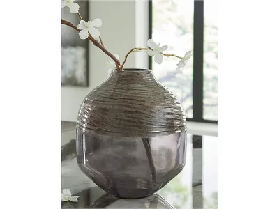 Harpwick Vase - Alternative View