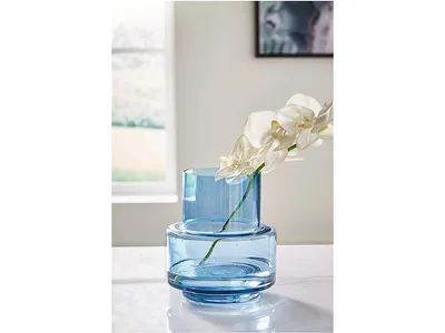Bealen Vase
