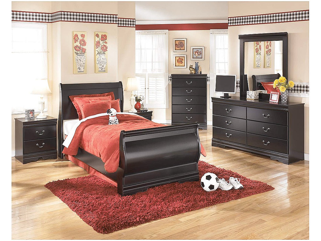 Huey Vineyard Chest of Drawers - image 3