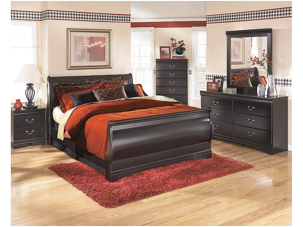 Huey Vineyard Full Sleigh Bed, Dresser, Mirror, Chest and Nightstand - main image