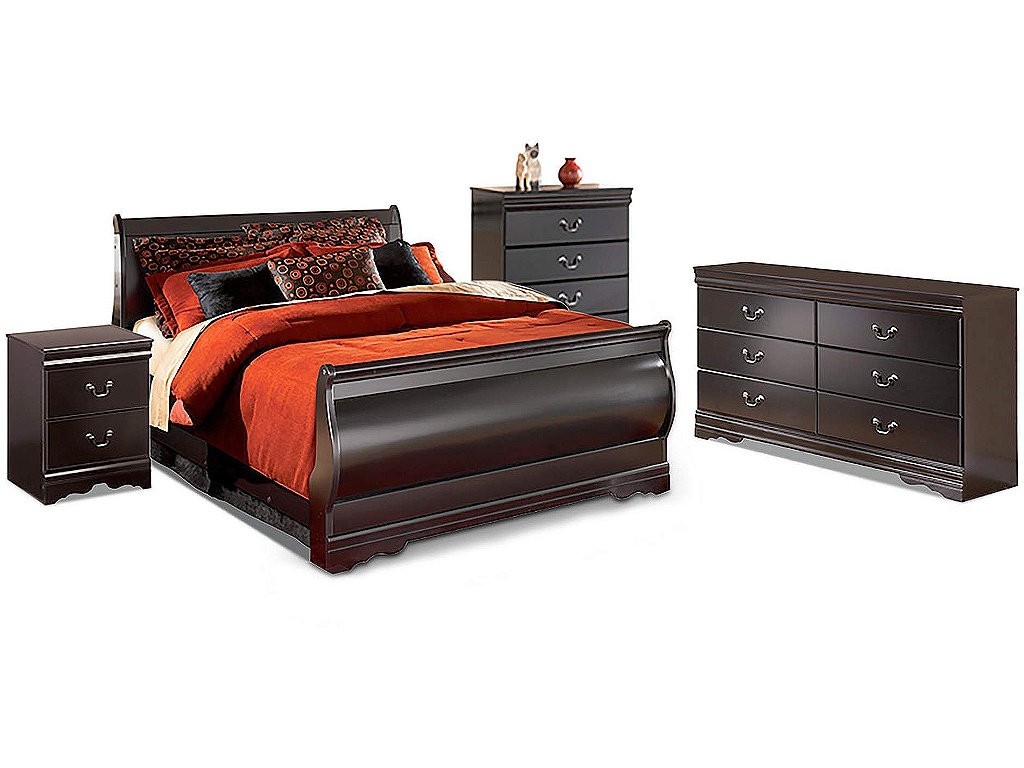 Huey Vineyard Queen Sleigh Bed, Dresser, Chest and Nightstand - main image
