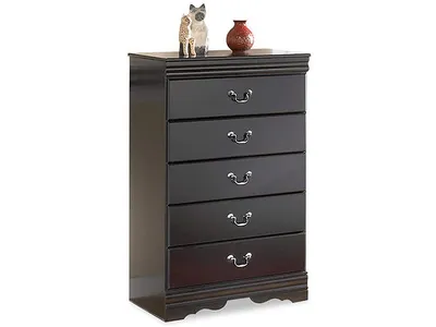 Huey Vineyard Chest of Drawers