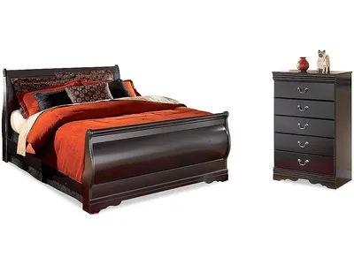 Huey Vineyard Queen Sleight Bed and Chest