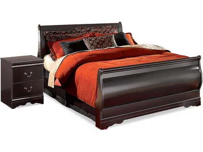 Huey Vineyard Queen Sleigh Bed and Nightstand