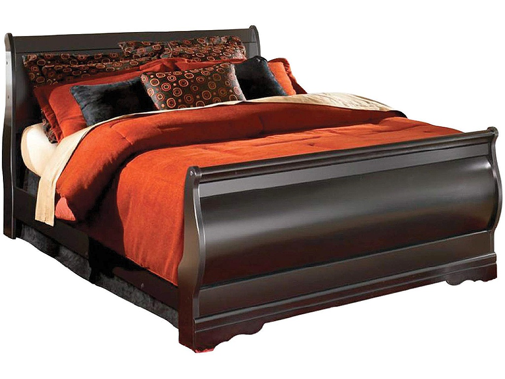 Huey Vineyard Full Sleigh Bed, Chest and Nightstand - image 2