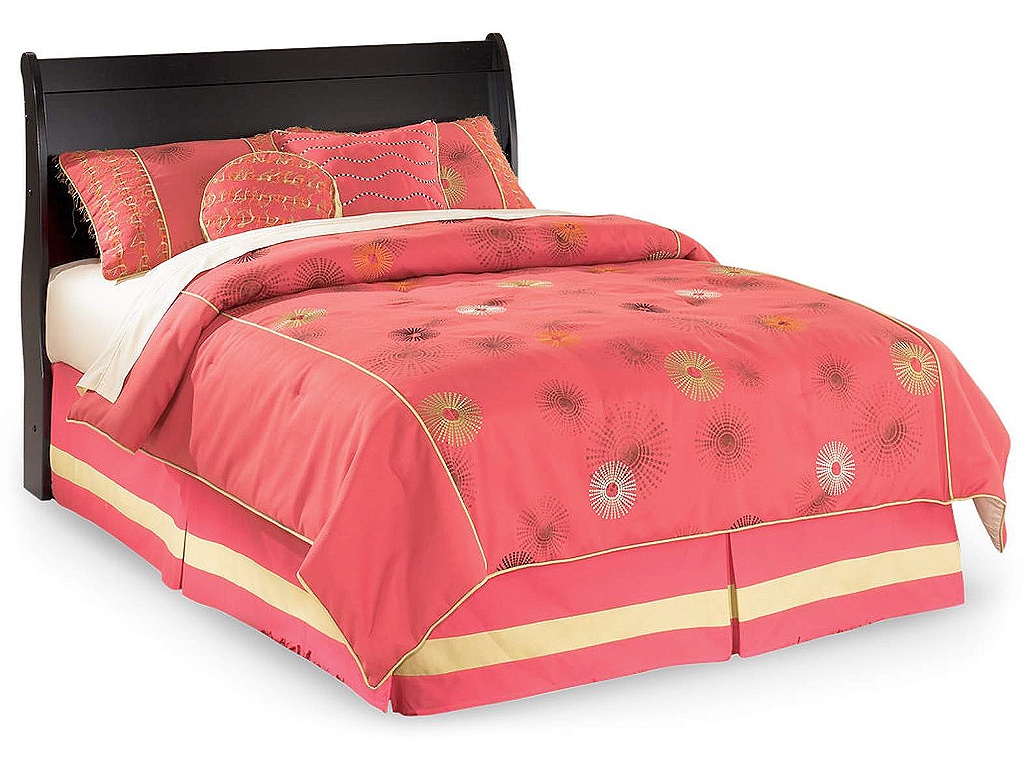 Huey Vineyard Full Sleigh Headboard, Chest and Nightstand - image 1