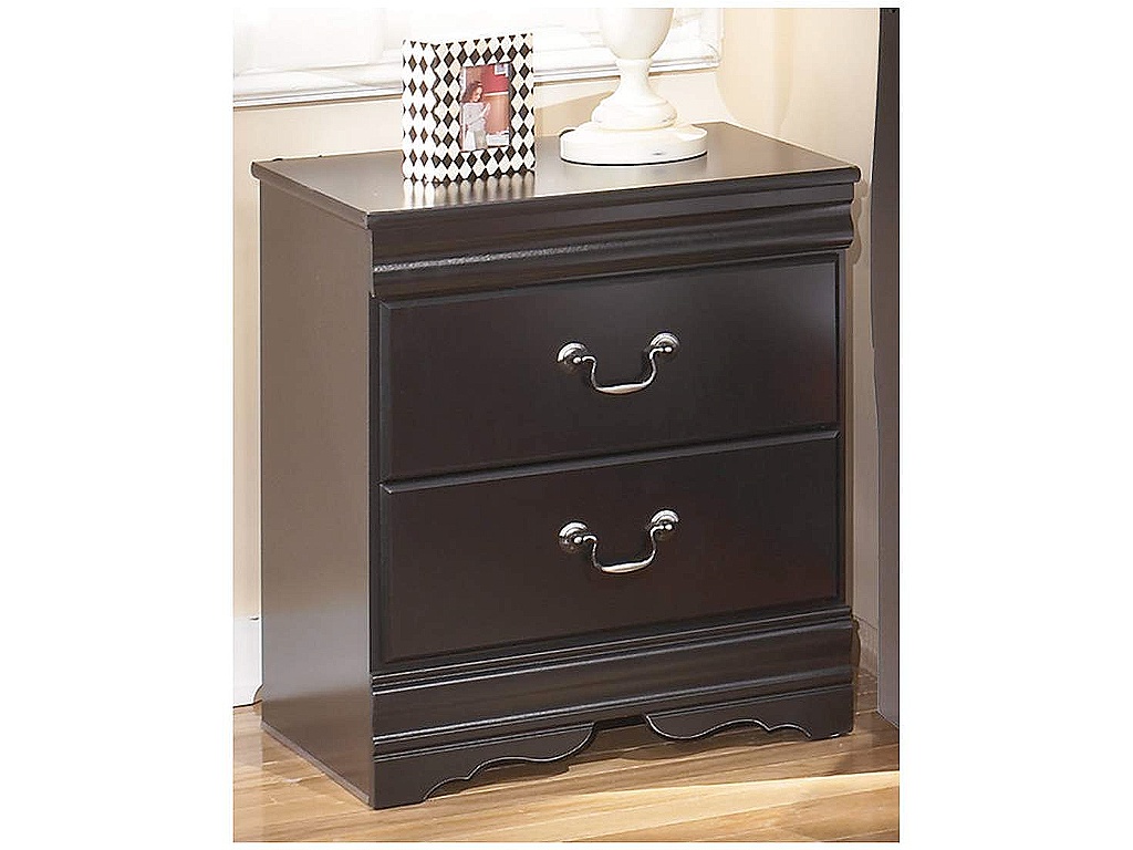 Huey Vineyard Full Sleigh Headboard, Chest and Nightstand - image 5
