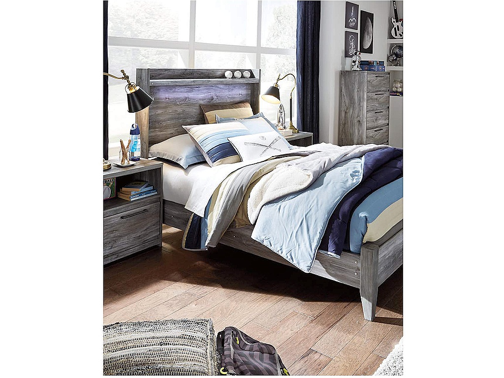 Baystorm Full Panel Bed and Chest - image 6