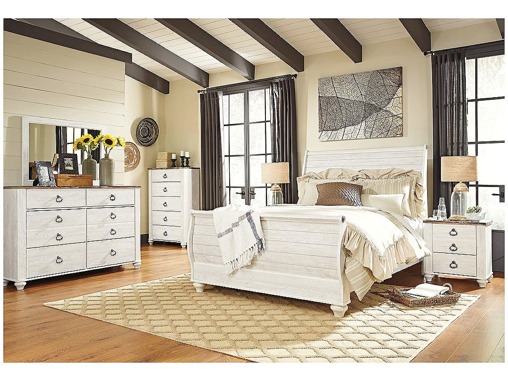 Willowton Queen Sleigh Bed, 2 Dressers, Mirror, Chest and 2 Nightstands - main image