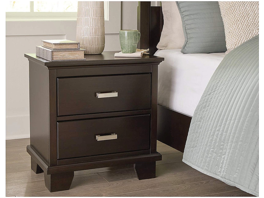 Covetown Full Panel Bed, Dresser, Mirror, Chest and Nightstand - image 34