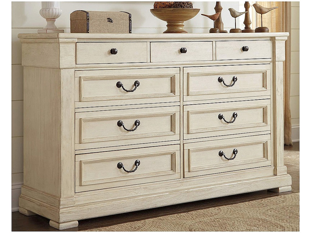 Realyn Dresser and 2 Nightstands - image 10