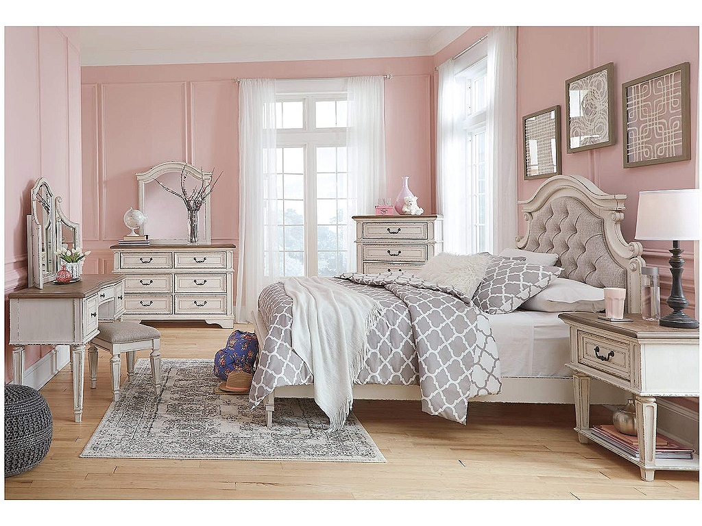 Realyn Chest of Drawers - image 8
