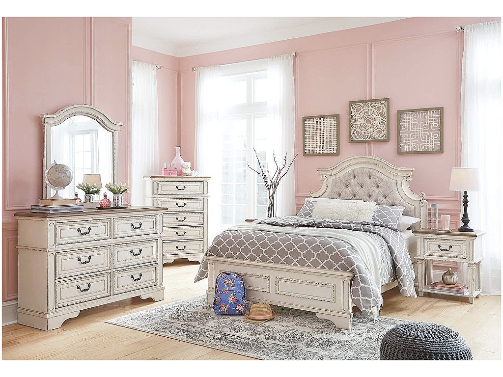 Realyn Chest of Drawers - image 7