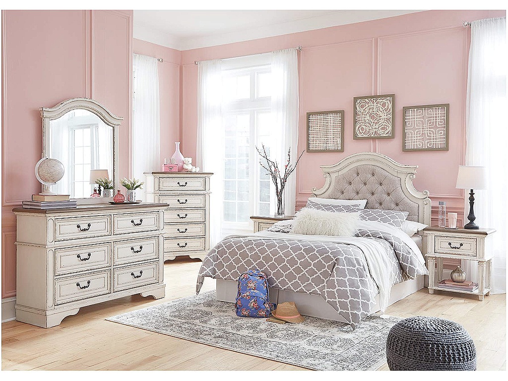 Realyn Chest of Drawers - image 9