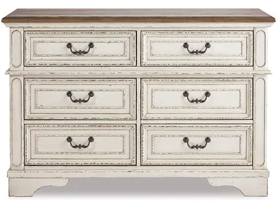 Realyn King Panel Bed, Dresser and 2 Nightstands