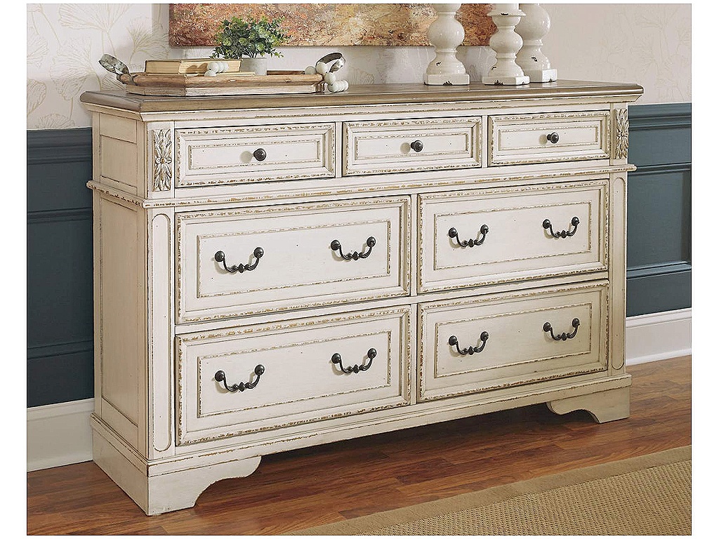 Realyn King Storage Bed, Dresser, Chest and 2 Nightstands - image 13