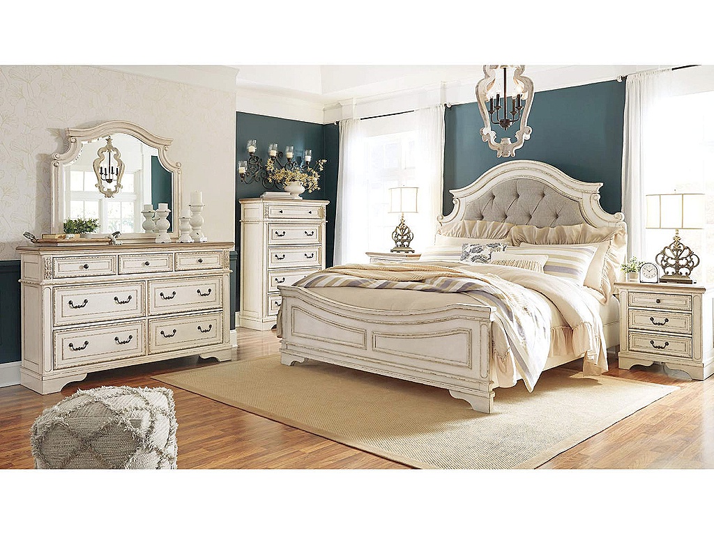 Realyn King Upholstered Panel Bed - image 6