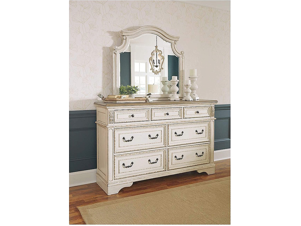 Realyn Queen Storage Bed, Dresser and Mirror - image 8