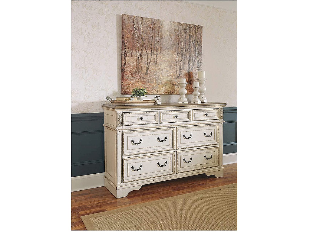 Realyn King Storage Bed, Dresser, Chest and 2 Nightstands - image 15