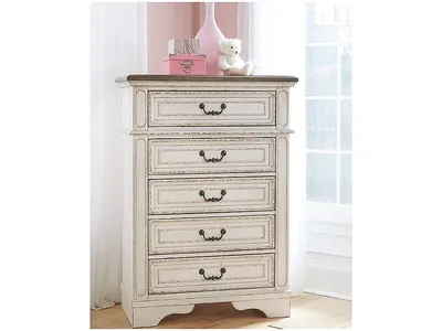 Realyn Chest of Drawers