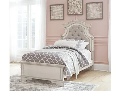 Realyn Twin Panel Footboard