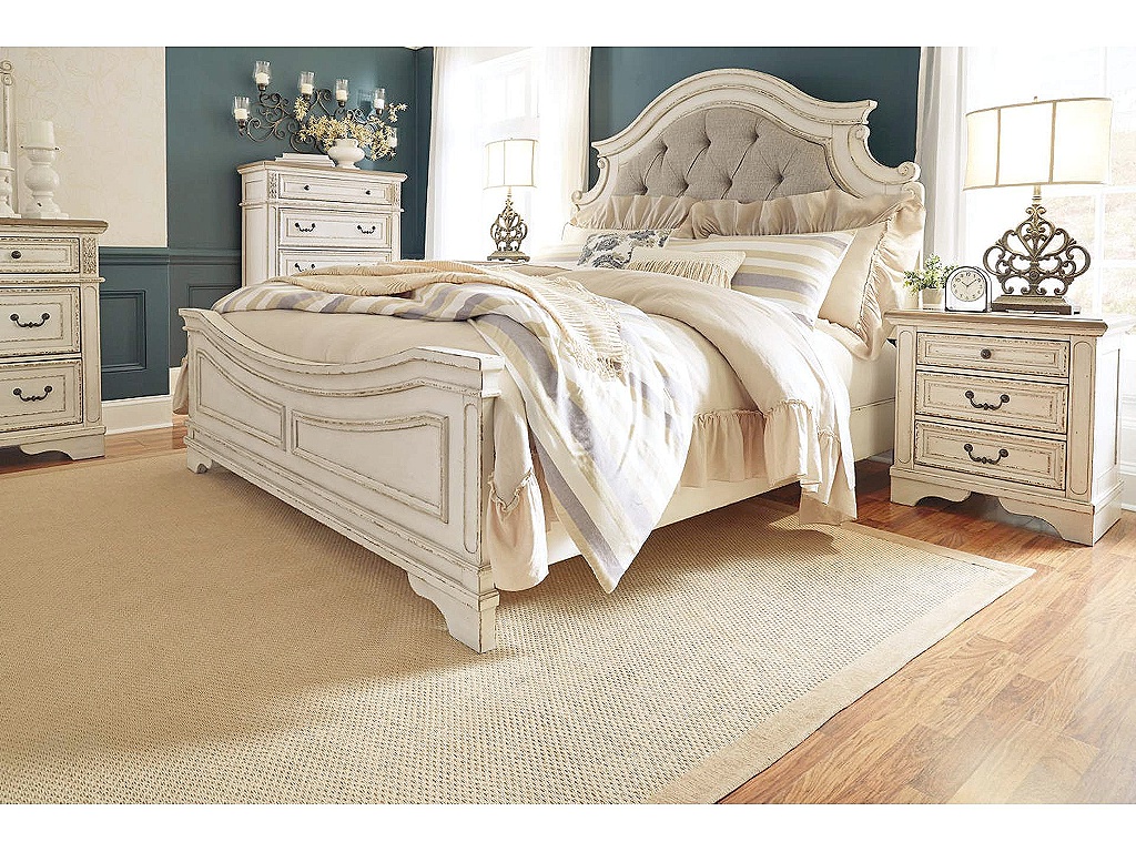 Realyn King Upholstered Panel Bed - image 5