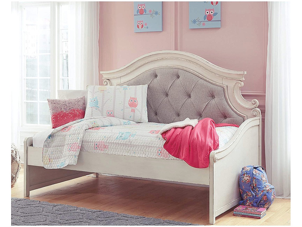 Realyn Twin Day Bed - image 5