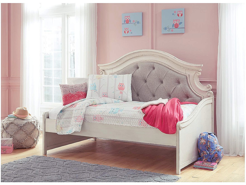 Realyn Twin Day Bed - image 8