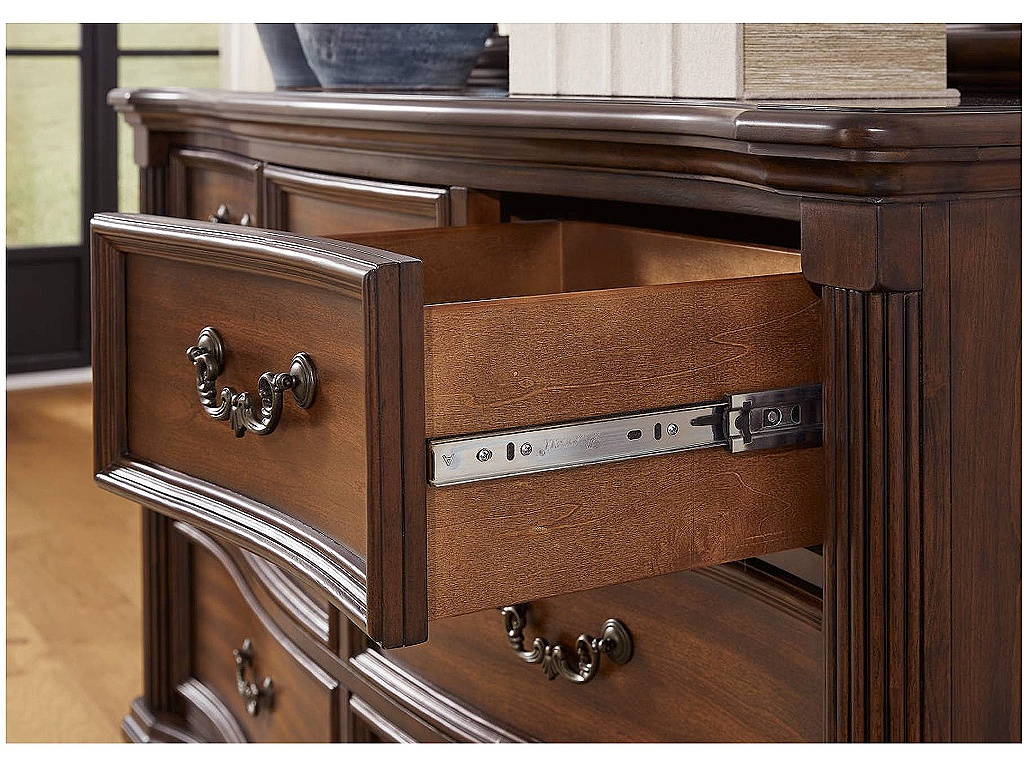 Lavinton Dresser and Mirror - image 3