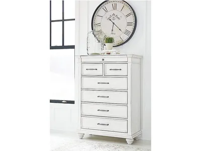 Kanwyn Chest of Drawers
